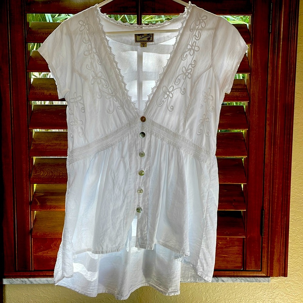 100% Peruvian cotton; puah-shell buttons. NEVER WORN.